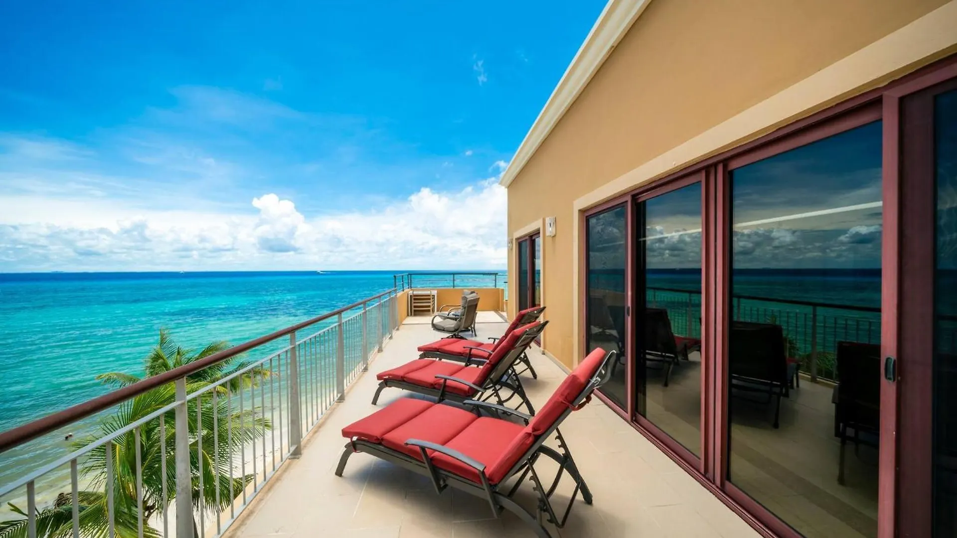 Condo Surf 408 - Beachfront Stunning Ocean View Penthouse - At El Faro Condo Playa del Carmen 0*,  México