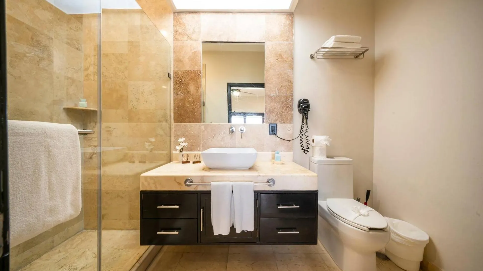 פלאייה דל כרמן Condo Surf 408 - Beachfront Stunning Ocean View Penthouse - At El Faro Condo 0*, פלאייה דל כרמן