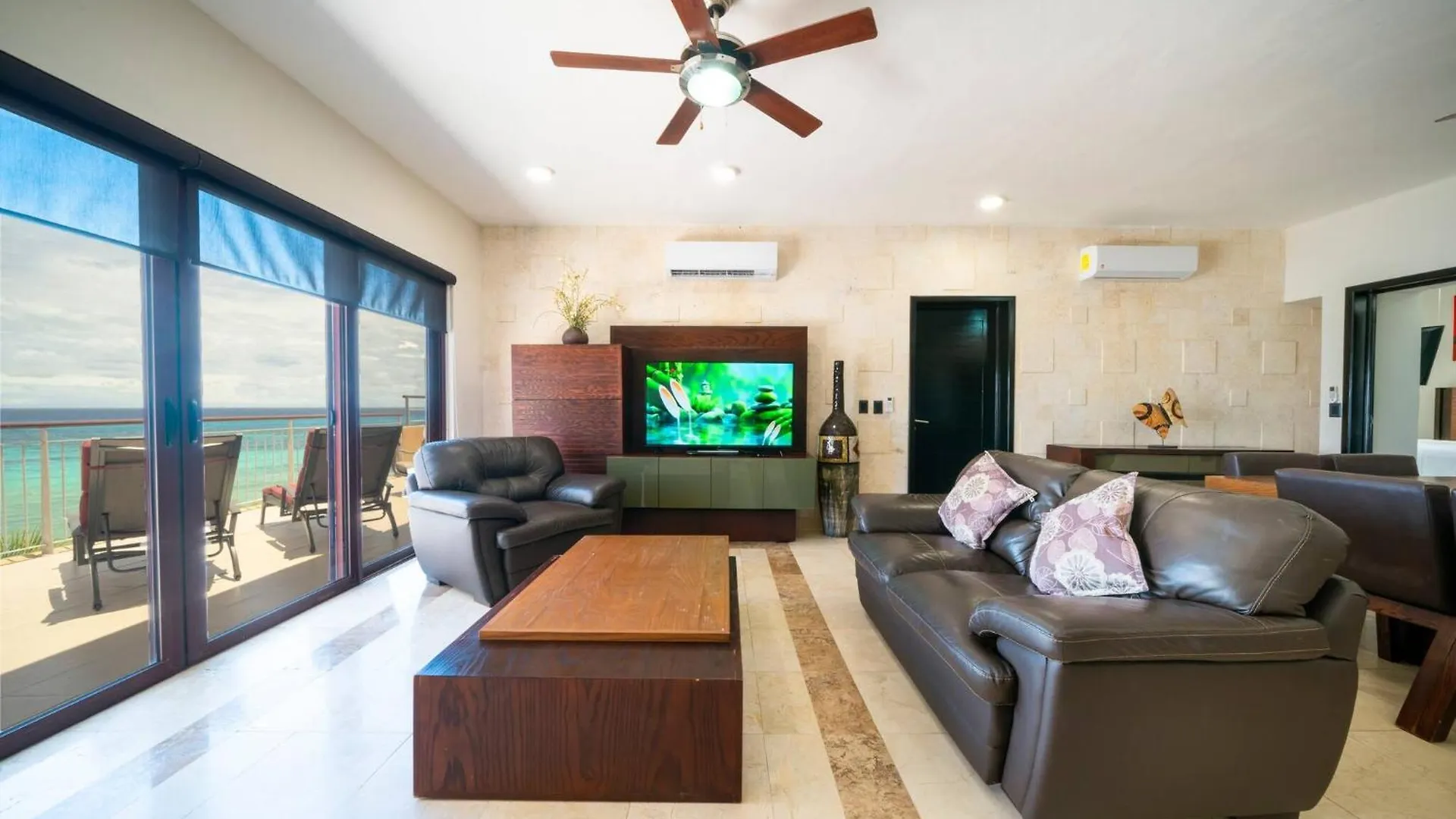 בית נופש פלאייה דל כרמן Condo Surf 408 - Beachfront Stunning Ocean View Penthouse - At El Faro Condo מקסיקו