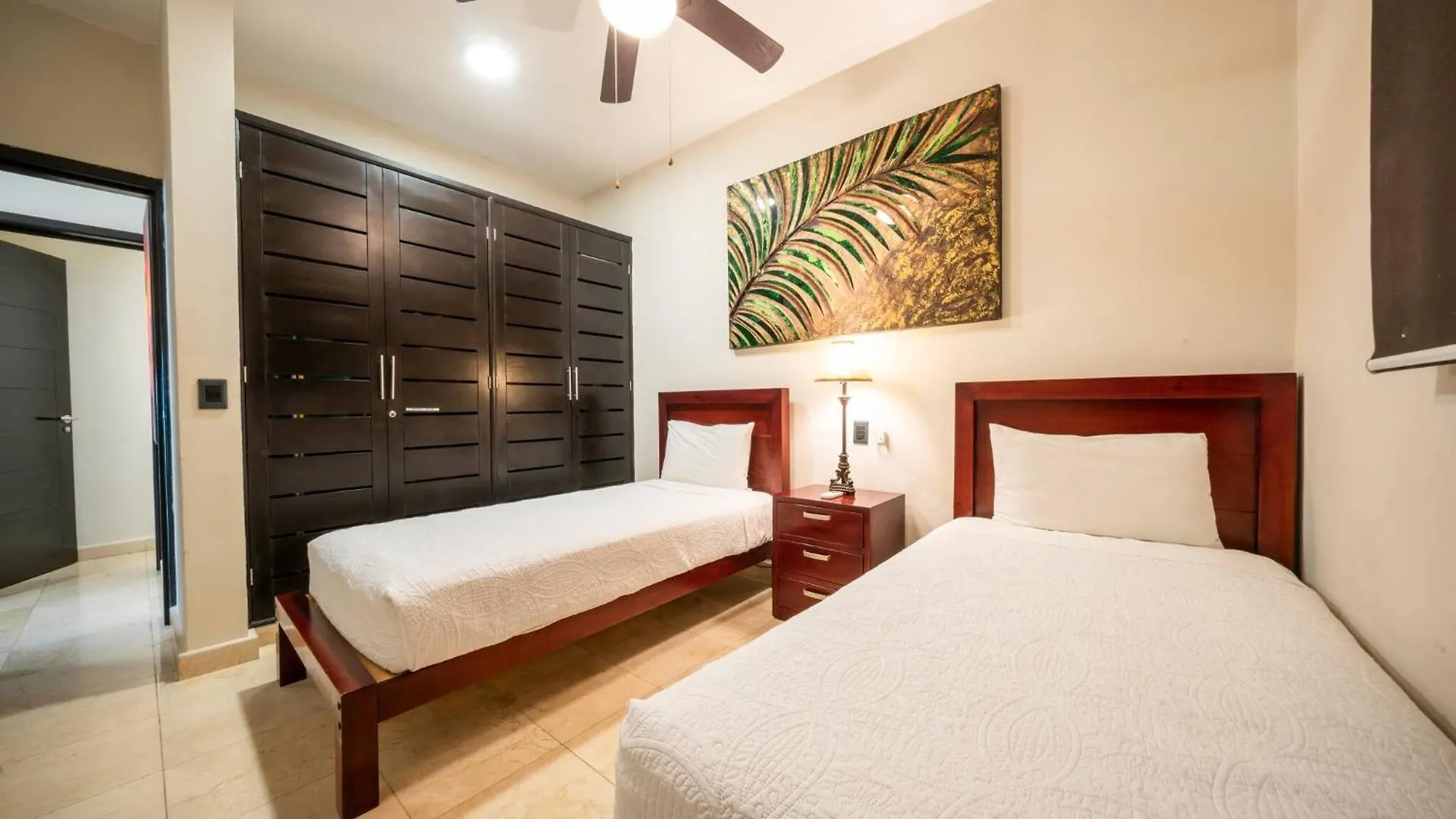 פלאייה דל כרמן Condo Surf 408 - Beachfront Stunning Ocean View Penthouse - At El Faro Condo